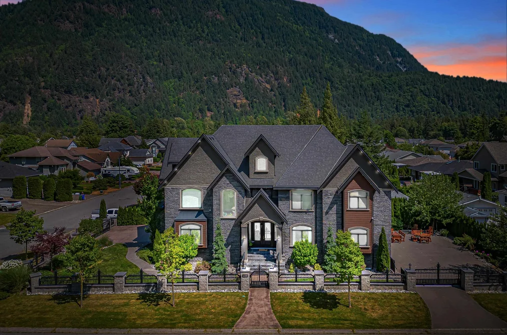 House for sale at 220 Balsam Avenue Harrison Hot Springs British Columbia - MLS: R3105382