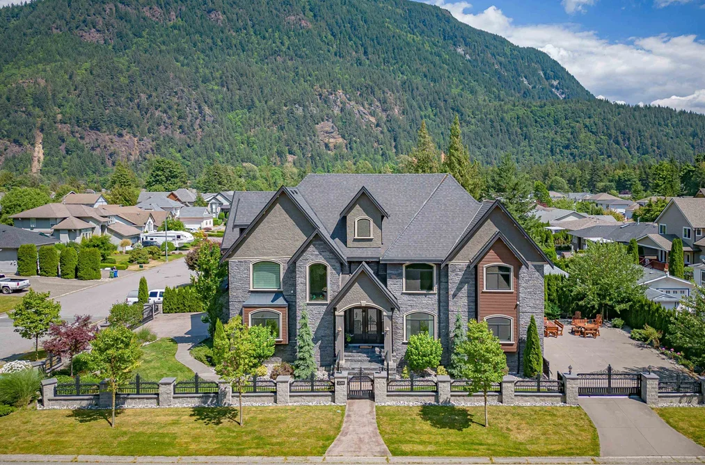 220 BALSAM AVENUE, Harrison Hot Springs BC V0M 1K0, Harrison Hot Springs BC — Residential for Sale - Photo 2