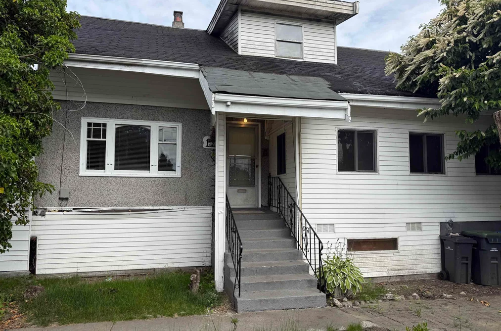 House for sale at 220 Devoy Street New Westminster British Columbia - MLS: R3132315