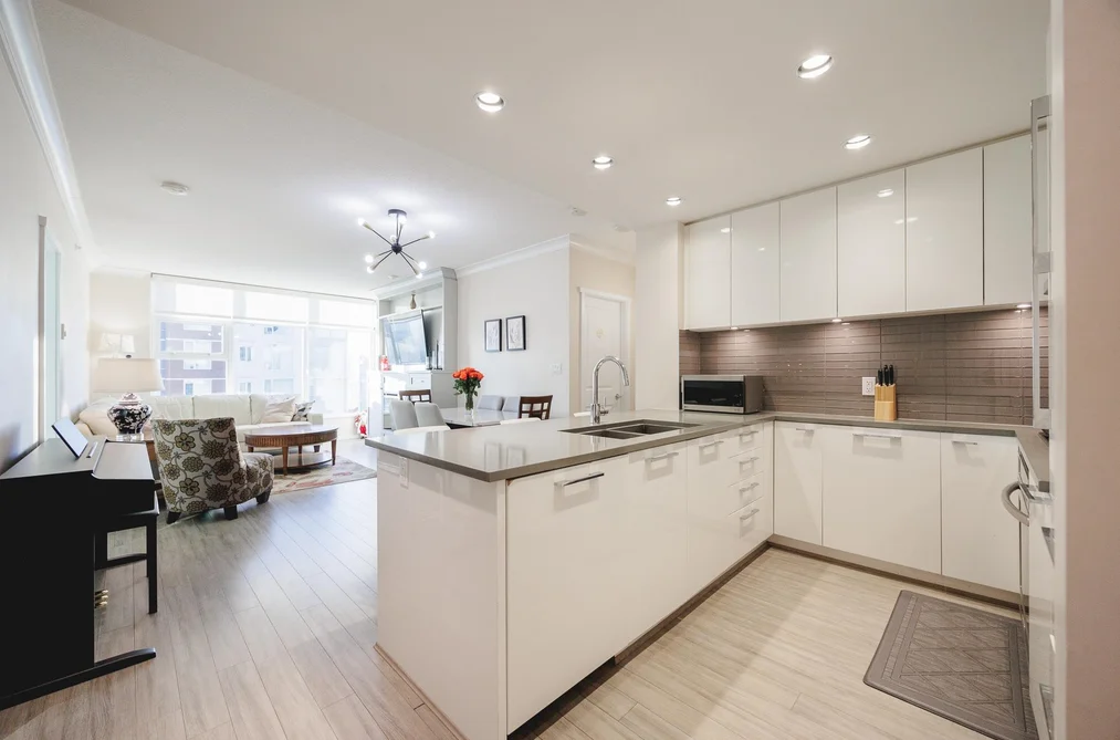 2205 3102 WINDSOR GATE, Coquitlam BC V3B 0J3, Coquitlam BC — Residential for Sale - Photo 3