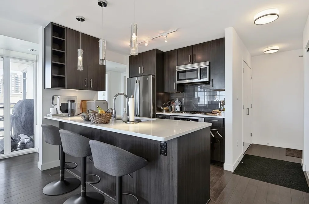 2205-608 Belmont Street, New Westminster, BC - Condo for Sale - Photo 2 of 25