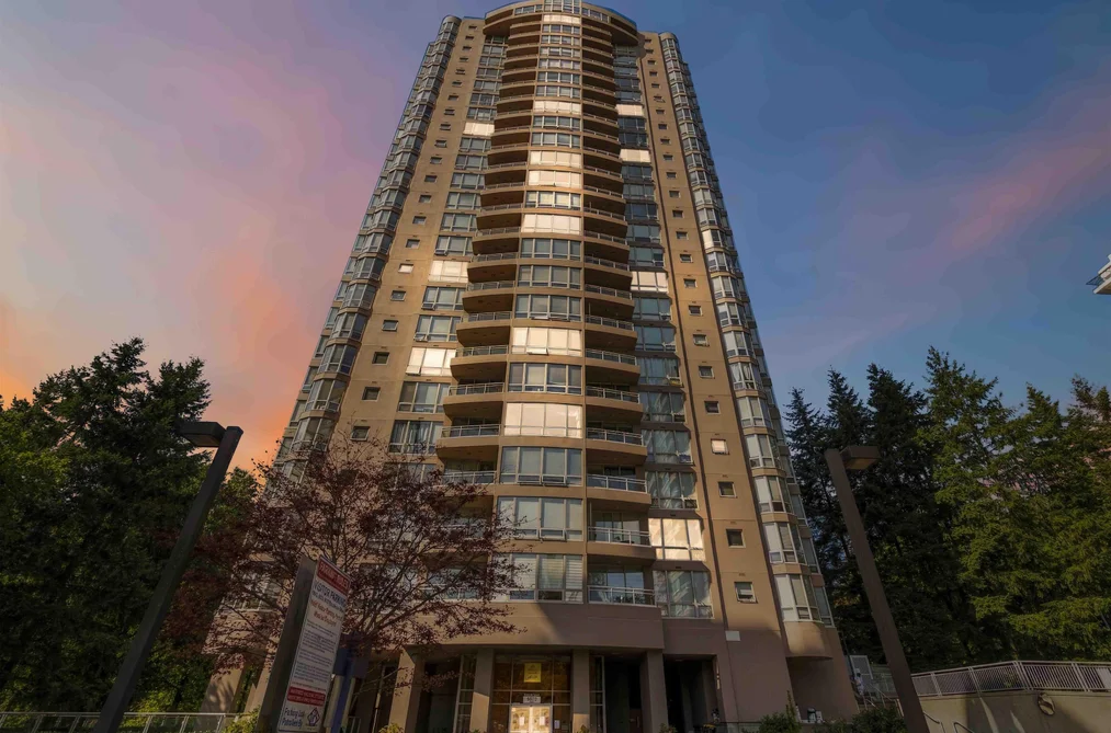 Condo for sale at 2205 9603 Manchester Drive Burnaby British Columbia - MLS: R3165021
