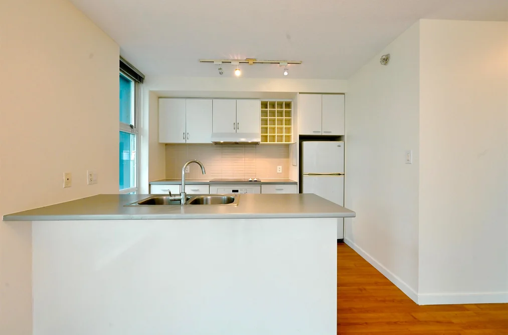 2206 111 W GEORGIA STREET, Vancouver BC V6B 1T8, Vancouver BC — Residential for Sale - Photo 3