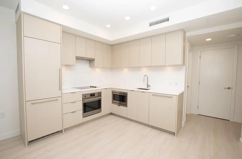 Condo for sale at 2206 13675 107a Avenue Surrey British Columbia - MLS: R3073315