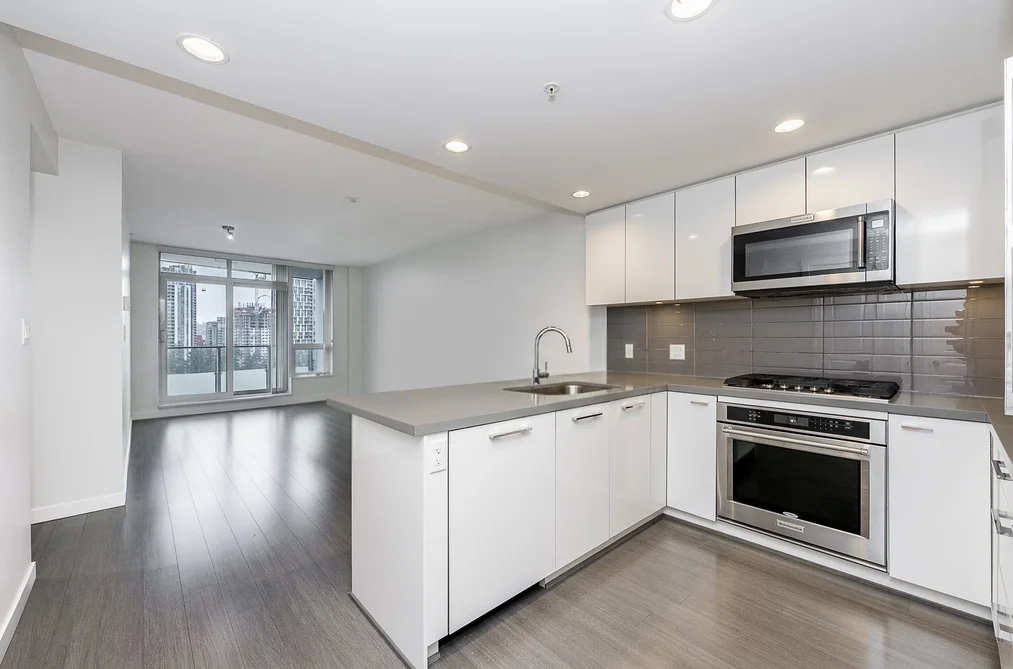 Condo for sale at 2207 3093 Windsor Gate Coquitlam British Columbia - MLS: R3120157