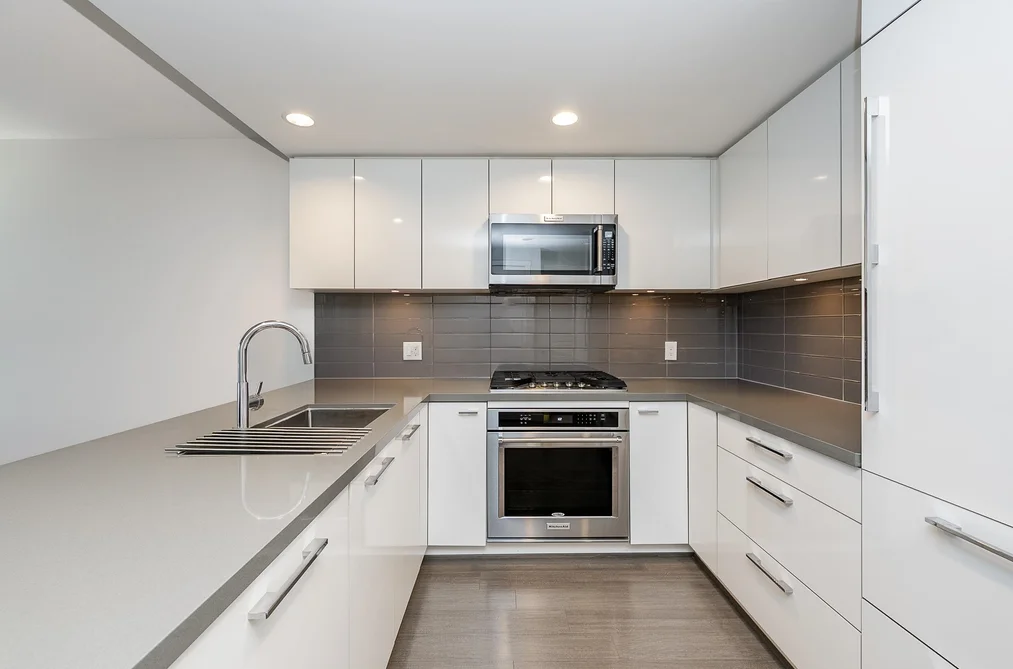 2207 3093 WINDSOR GATE, Coquitlam BC V3B 0N2, Coquitlam BC — Residential for Sale - Photo 2