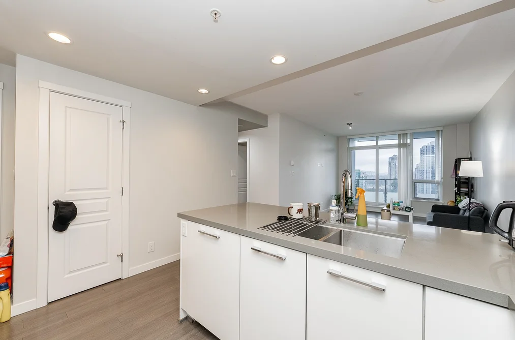 2207 3093 WINDSOR GATE, Coquitlam BC V3B 0N2, Coquitlam BC — Residential for Sale - Photo 3
