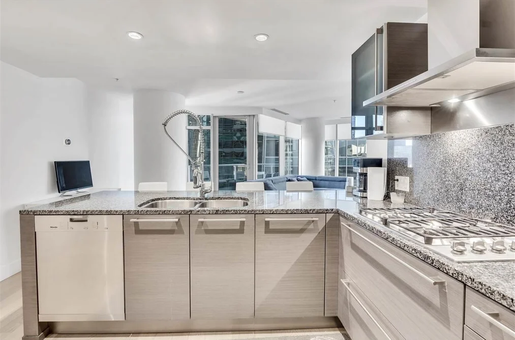 2208 1111 ALBERNI STREET, Vancouver BC V6E 4V2, Vancouver BC — Residential for Sale - Photo 3
