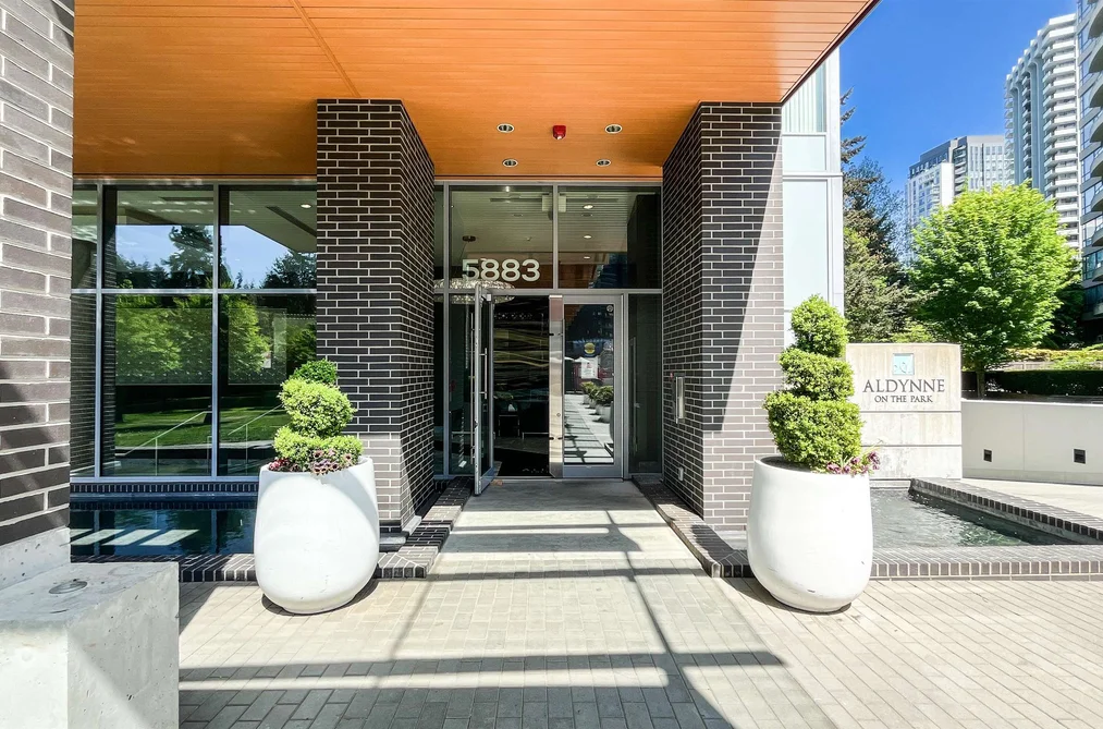 Condo for sale at 2208 5883 Barker Avenue Burnaby British Columbia - MLS: R3118993