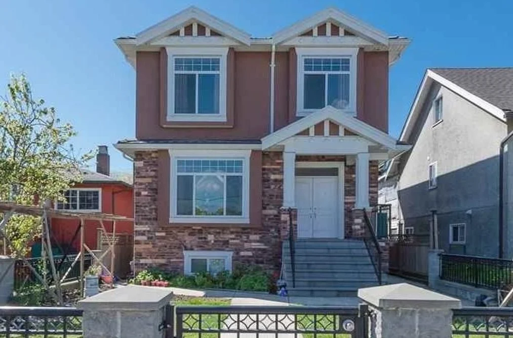 House for sale at 2208 E 41st Avenue Vancouver British Columbia - MLS: R3121858