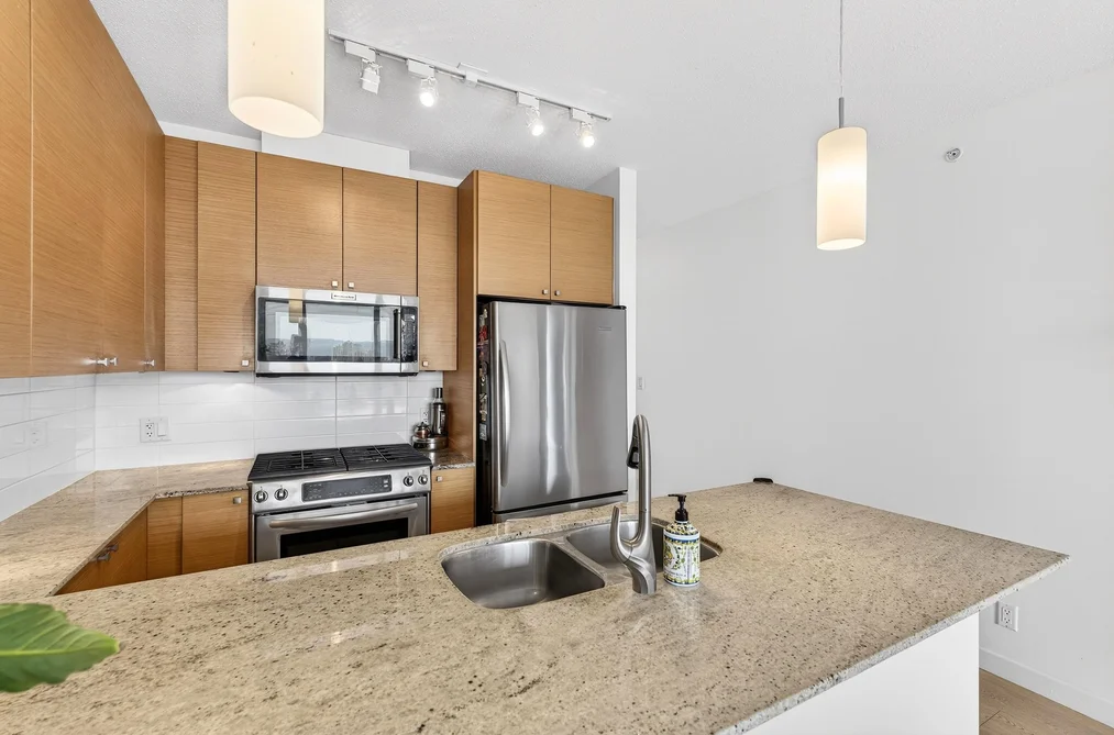2209 110 BREW STREET, Port Moody BC V3H 0E4, Port Moody BC — Residential for Sale - Photo 3