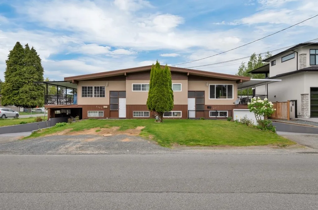 Duplex for sale at 2209 2211 Beaver Street Abbotsford British Columbia - MLS: R3116556