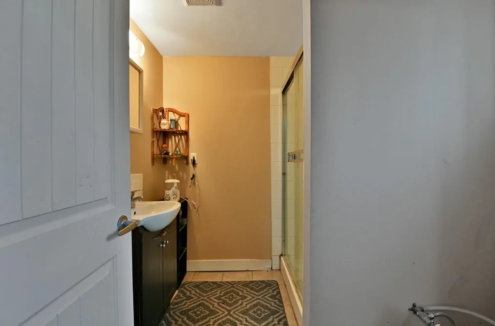 2211 BEAVER STREET, Abbotsford BC V2T 3C9, Abbotsford BC — Residential Income for Sale — Photo 18 of 40