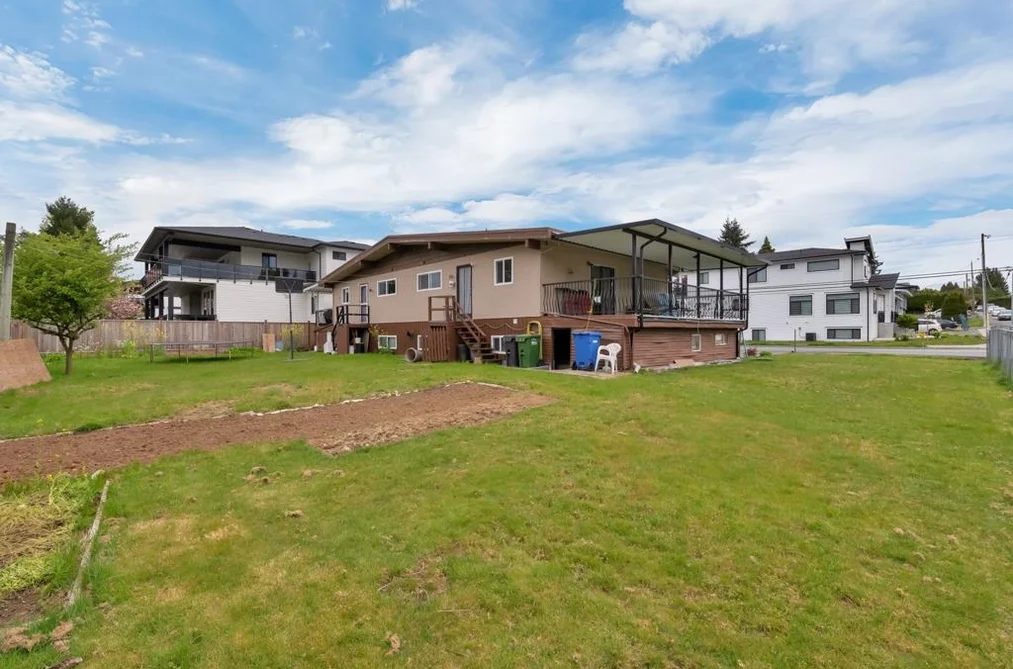 2211 BEAVER STREET, Abbotsford BC V2T 3C9, Abbotsford BC — Residential Income for Sale — Photo 38 of 40