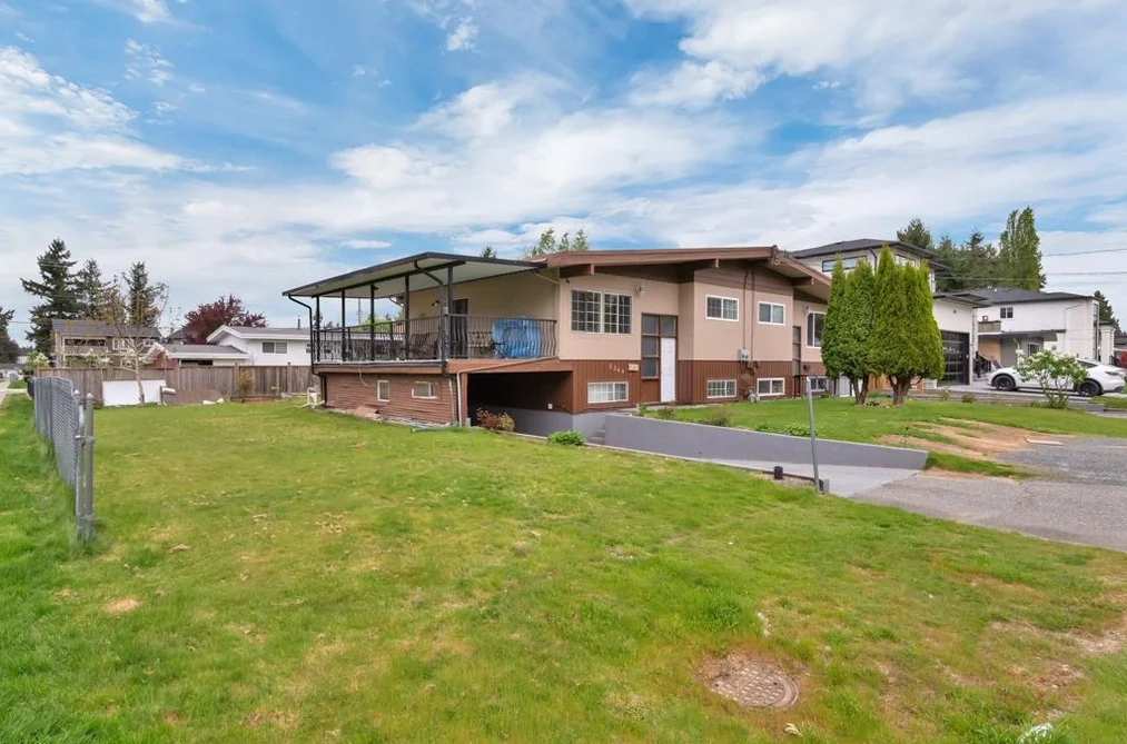 2209 2211 BEAVER STREET, Abbotsford BC V2T 3C9, Abbotsford BC — Residential Income for Sale - Photo 4