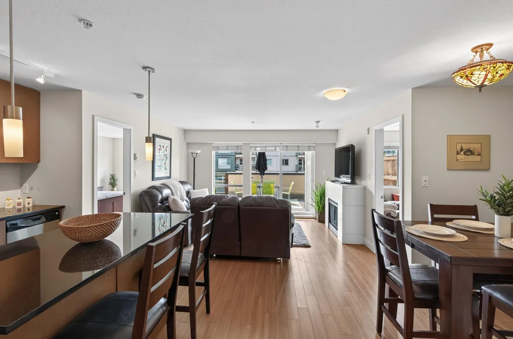 Condo for sale at 221 15745 Croydon Drive Surrey British Columbia - MLS: R3161654