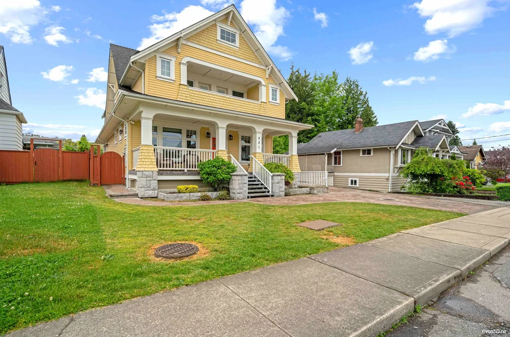 221 NINTH AVENUE, New Westminster BC V3L 2A2, New Westminster BC — Residential for Sale - Photo 2