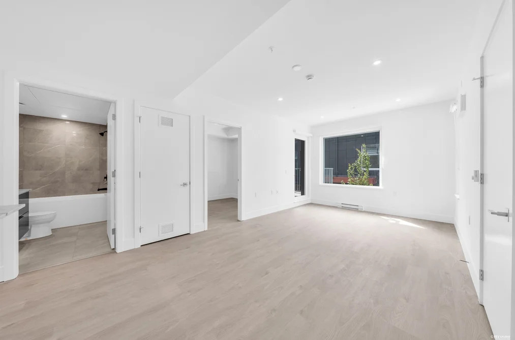 2210 E 1ST AVENUE, Vancouver BC V5N 1B6, Vancouver BC — Residential for Sale - Photo 2