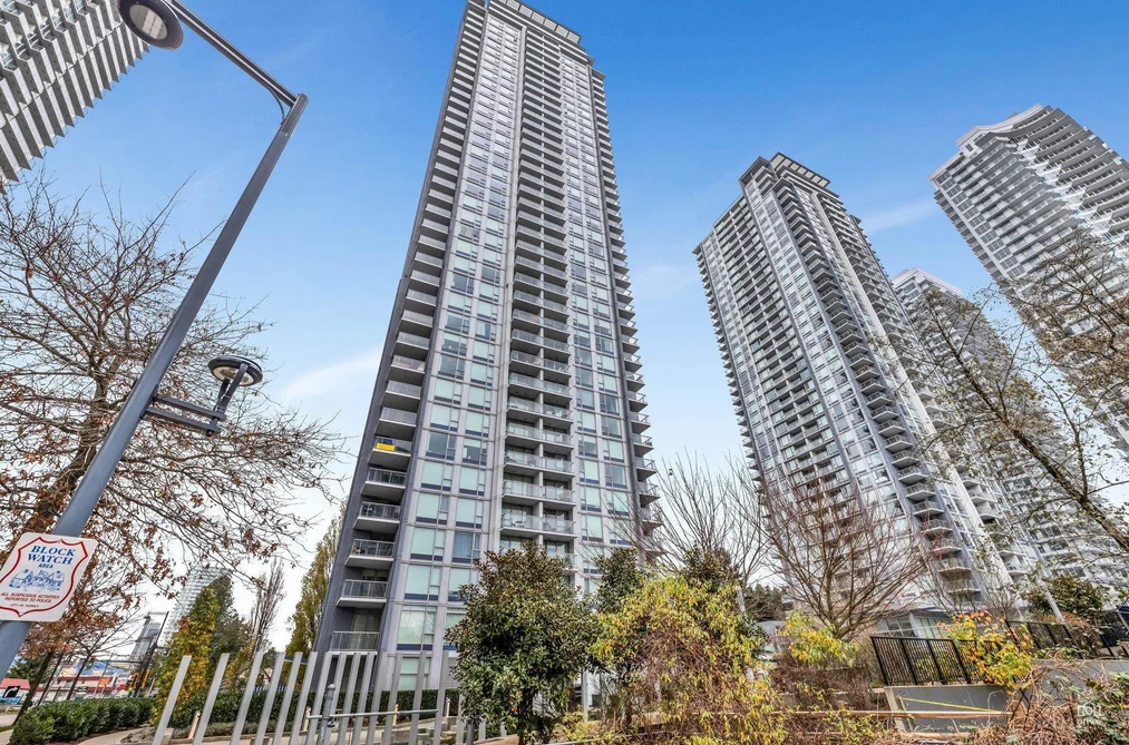 Condo for sale at 2215 13750 100 Avenue Surrey British Columbia - MLS: R3150846