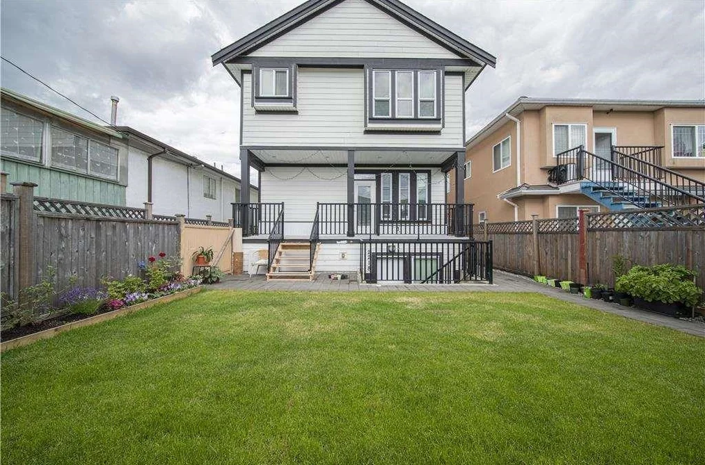 Half Duplex for sale at 2216 Mannering Avenue Vancouver British Columbia - MLS: R3153825