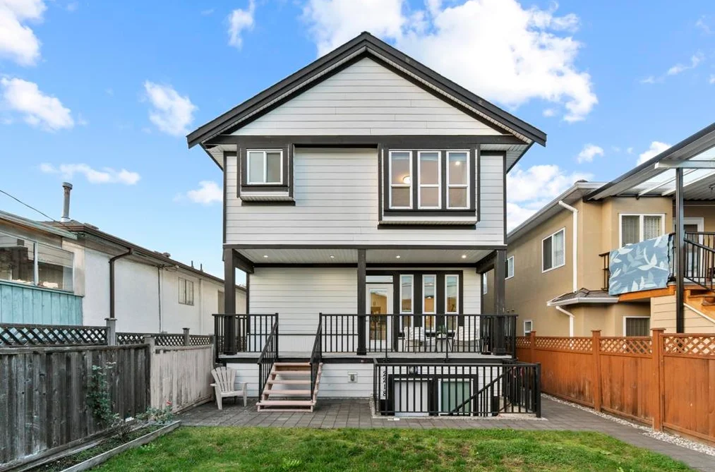 2216 Mannering Ave, Vancouver, BC - MLS: R3177945