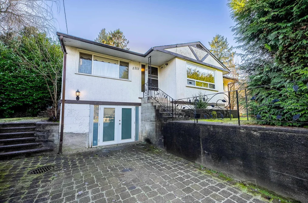 House for sale at 2217 Clarke Street Port Moody British Columbia - MLS: R3084717