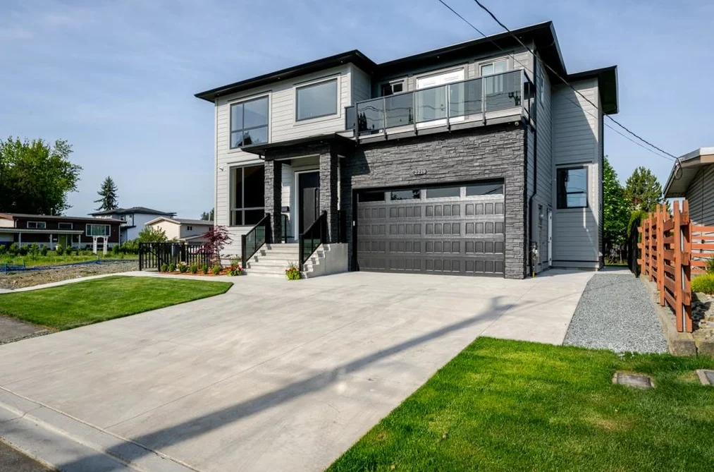 2219 LYNDEN STREET, Abbotsford BC V2T 3B8, Abbotsford BC — Residential for Sale - Photo 2