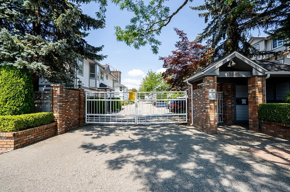 Townhouse for sale at 222 13895 102 Avenue Surrey British Columbia - MLS: R3149008