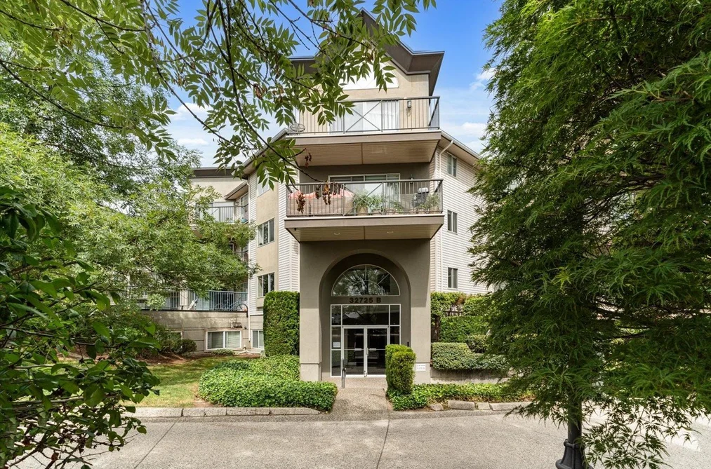 Condo for sale at 222 32725 George Ferguson Way Abbotsford British Columbia - MLS: R3145844