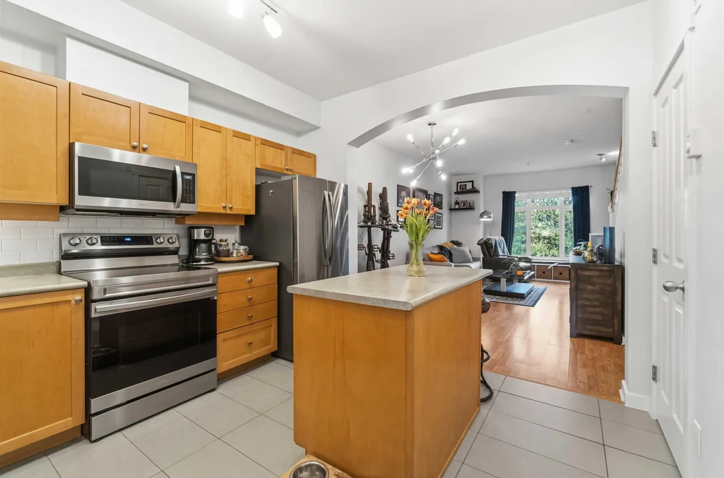 222 600 PARK CRESCENT, New Westminster BC V3L 5W1, New Westminster BC — Residential for Sale - Photo 2