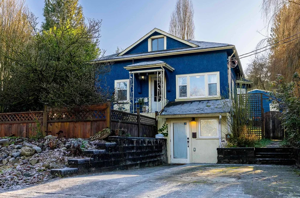 House for sale at 2221 Clarke Street Port Moody British Columbia - MLS: R3084718