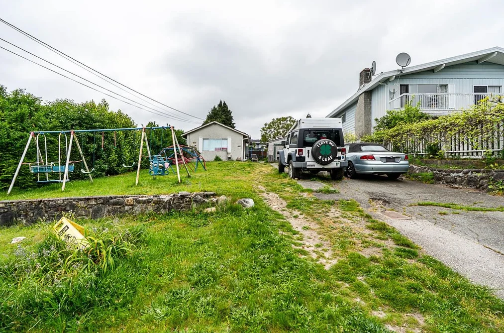 House for sale at 2233 Edinburgh Street New Westminster British Columbia - MLS: R3121052