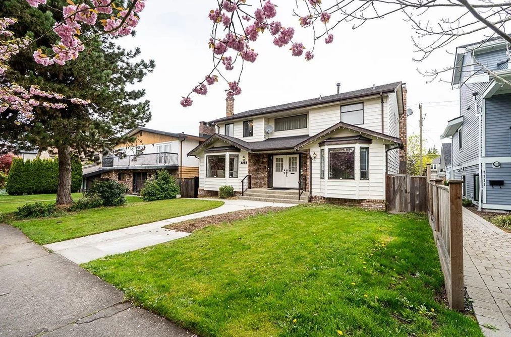 House for sale at 2235 W 16th Avenue Vancouver British Columbia - MLS: R3115412