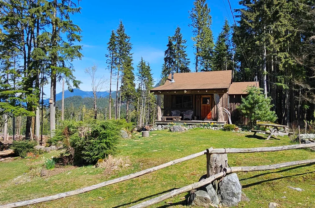House for sale at 2236 Mountain Road Gambier Island British Columbia - MLS: R3079420