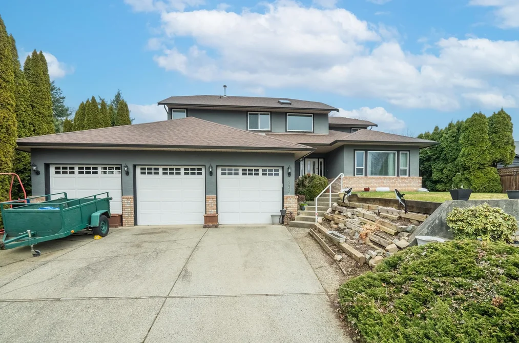 House for sale at 2237 Mountain Drive Abbotsford British Columbia - MLS: R3114335