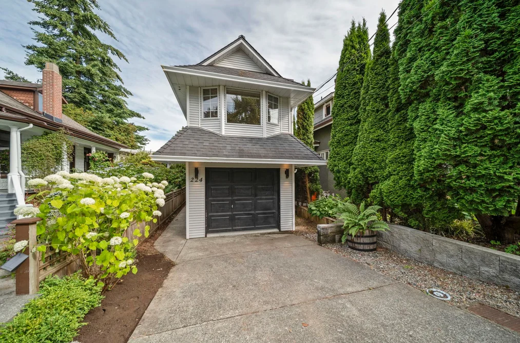 House for sale at 224 Fourth Avenue New Westminster British Columbia - MLS: R3143655