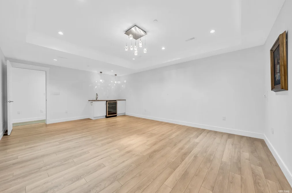 2246 W 22nd Avenue, Vancouver, BC - House for Sale - Photo 22 of 23 2246 W 22nd Avenue, Vancouver, BC - House for Sale - Photo 22 of 23