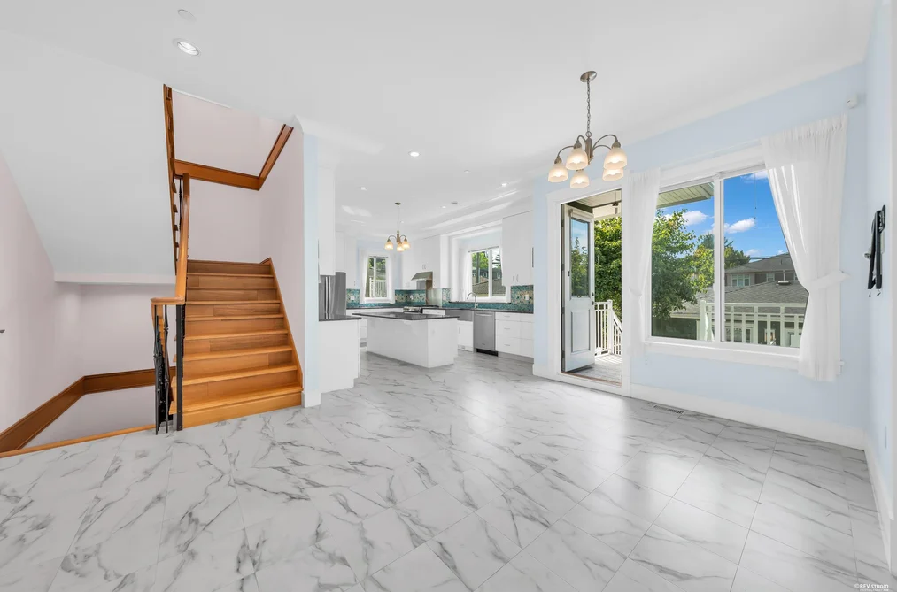 2246 W 22nd Avenue, Vancouver, BC - House for Sale - Photo 4 of 23 2246 W 22nd Avenue, Vancouver, BC - House for Sale - Photo 4 of 23