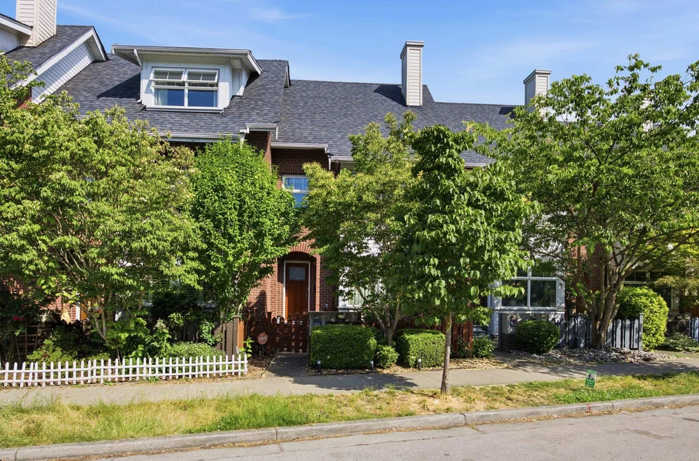 225 SALTER STREET, New Westminster BC V3M 0E8, New Westminster BC — Residential for Sale — Photo 2 of 39