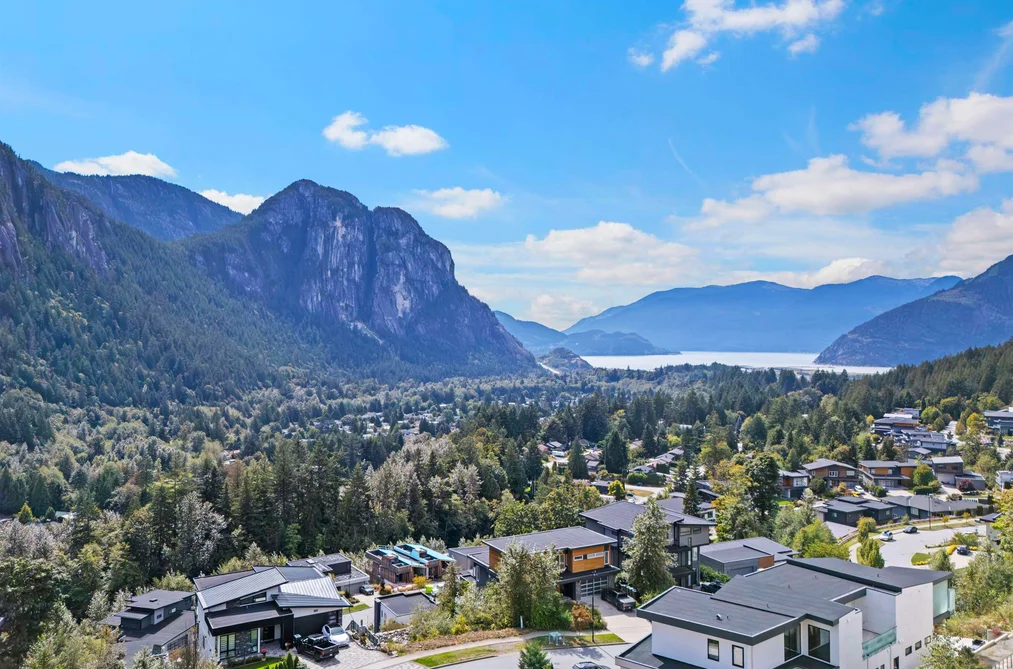 2250 Crumpit Woods Drive, Squamish, BC - MLS: R3163976 - Photo 10 2250 Crumpit Woods Drive, Squamish, BC - MLS: R3163976 - Photo 10