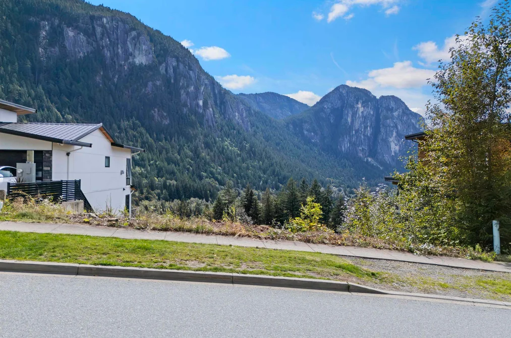 2250 Crumpit Woods Drive, Squamish, BC - MLS: R3163976 - Photo 4 2250 Crumpit Woods Drive, Squamish, BC - MLS: R3163976 - Photo 4