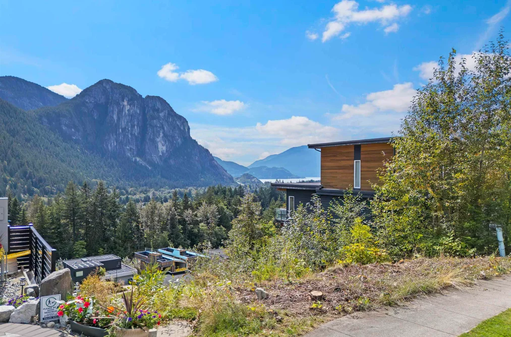 2250 Crumpit Woods Drive, Squamish, BC - MLS: R3163976 - Photo 5 2250 Crumpit Woods Drive, Squamish, BC - MLS: R3163976 - Photo 5