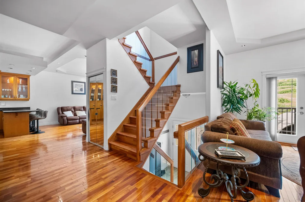 2253 PARKWAY BOULEVARD, Coquitlam BC V3E 3P8, Coquitlam BC — Residential for Sale — Photo 3 of 40