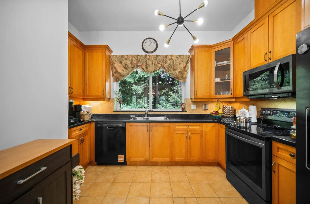 2253 PARKWAY BOULEVARD, Coquitlam BC V3E 3P8, Coquitlam BC — Residential for Sale — Photo 4 of 40