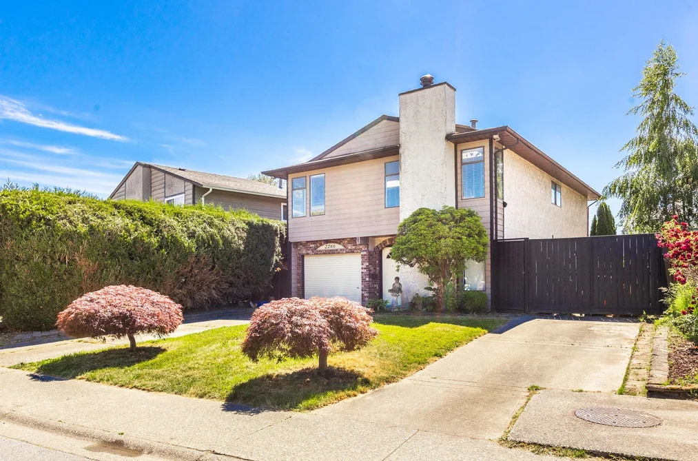 2266 WILLOUGHBY WAY, Langley BC V2Y 1C1, Langley BC — Residential for Sale - Photo 2