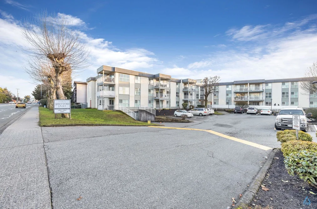 Condo for sale at 227 32850 George Ferguson Way Abbotsford British Columbia - MLS: R3126776