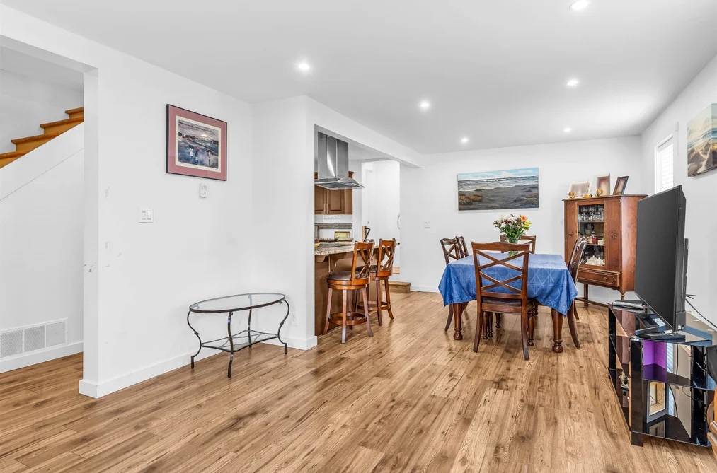 227 W 5TH STREET, North Vancouver BC V7M 1J9, North Vancouver BC — Residential for Sale - Photo 4