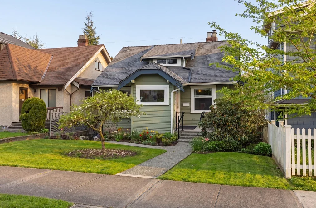 House for sale at 2273 E 2nd Avenue Vancouver British Columbia - MLS: R3116478