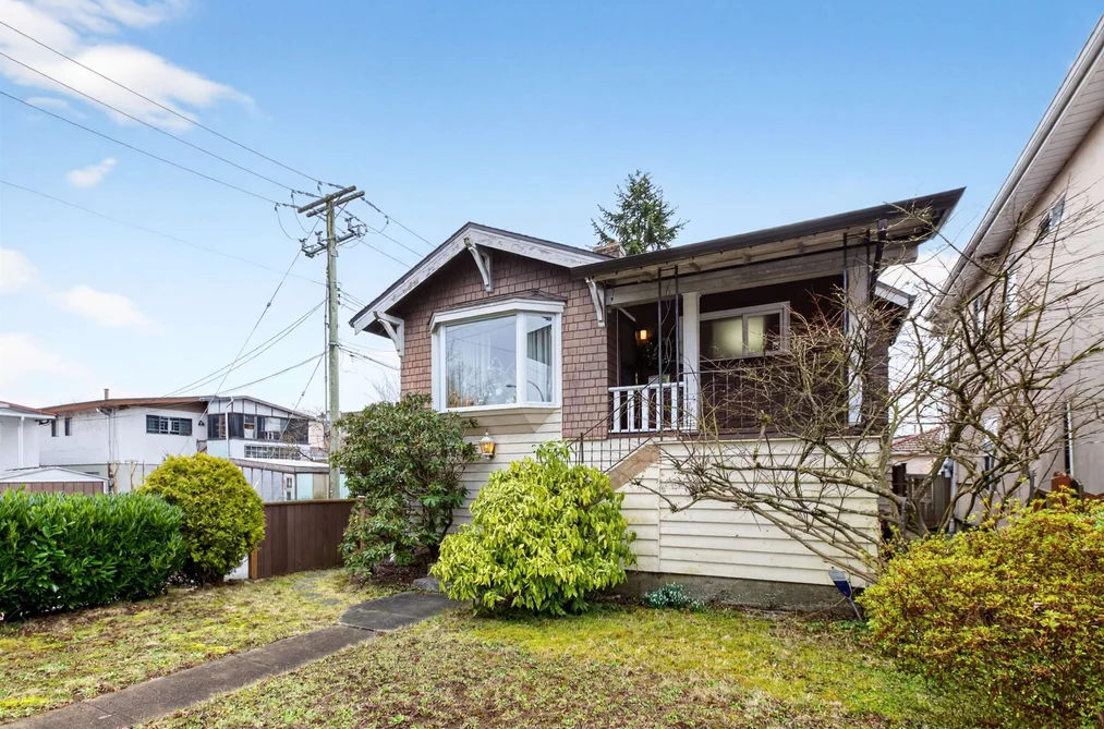 House for sale at 2284 E 45th Avenue Vancouver British Columbia - MLS: R3091163