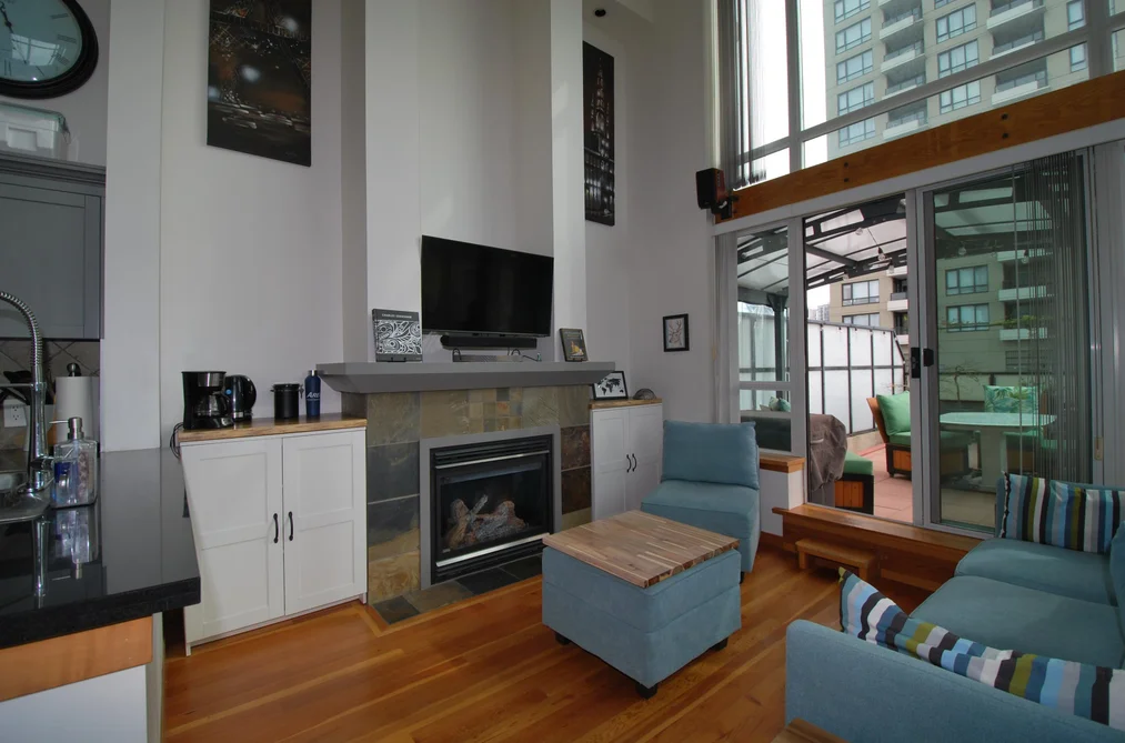 229 10 RENAISSANCE SQUARE, New Westminster BC V3M 7B1, New Westminster BC — Residential for Sale — Photo 17 of 34